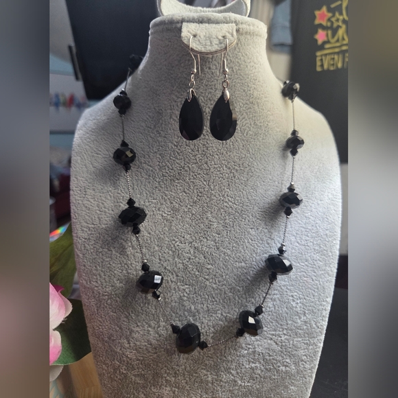 Black Beaded Jewelry Set - Picture 2 of 3